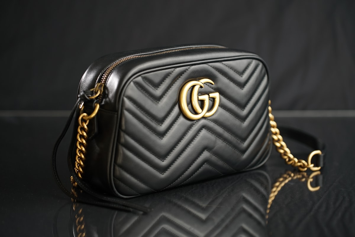 Cartera Monogram